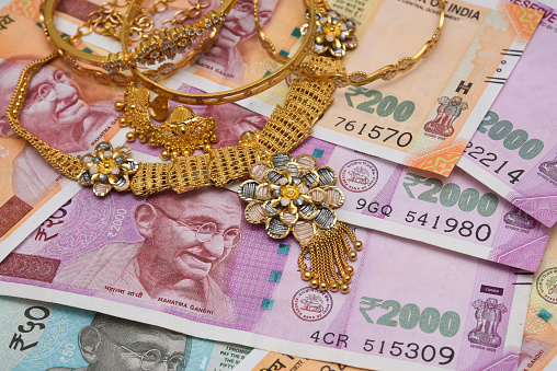 What You Should Know Before Selling Gold Jewellery for Cash
